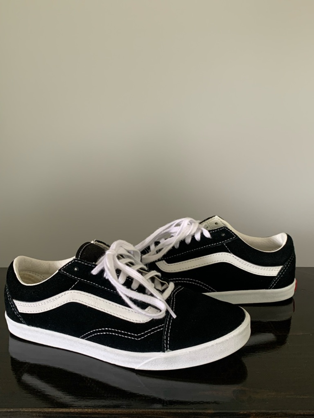 Vans Old Skool Black and White sueded Low-Top sneakers - Picture 4 of 12